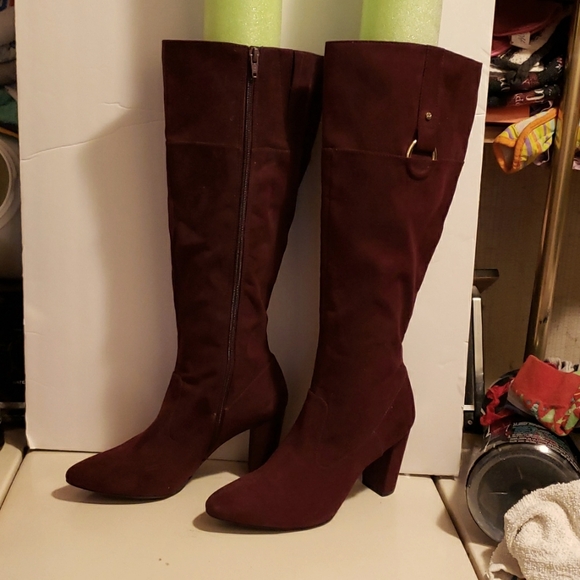 Jones New York Signature Burgundy Boots size 8 1/2 - Picture 1 of 11